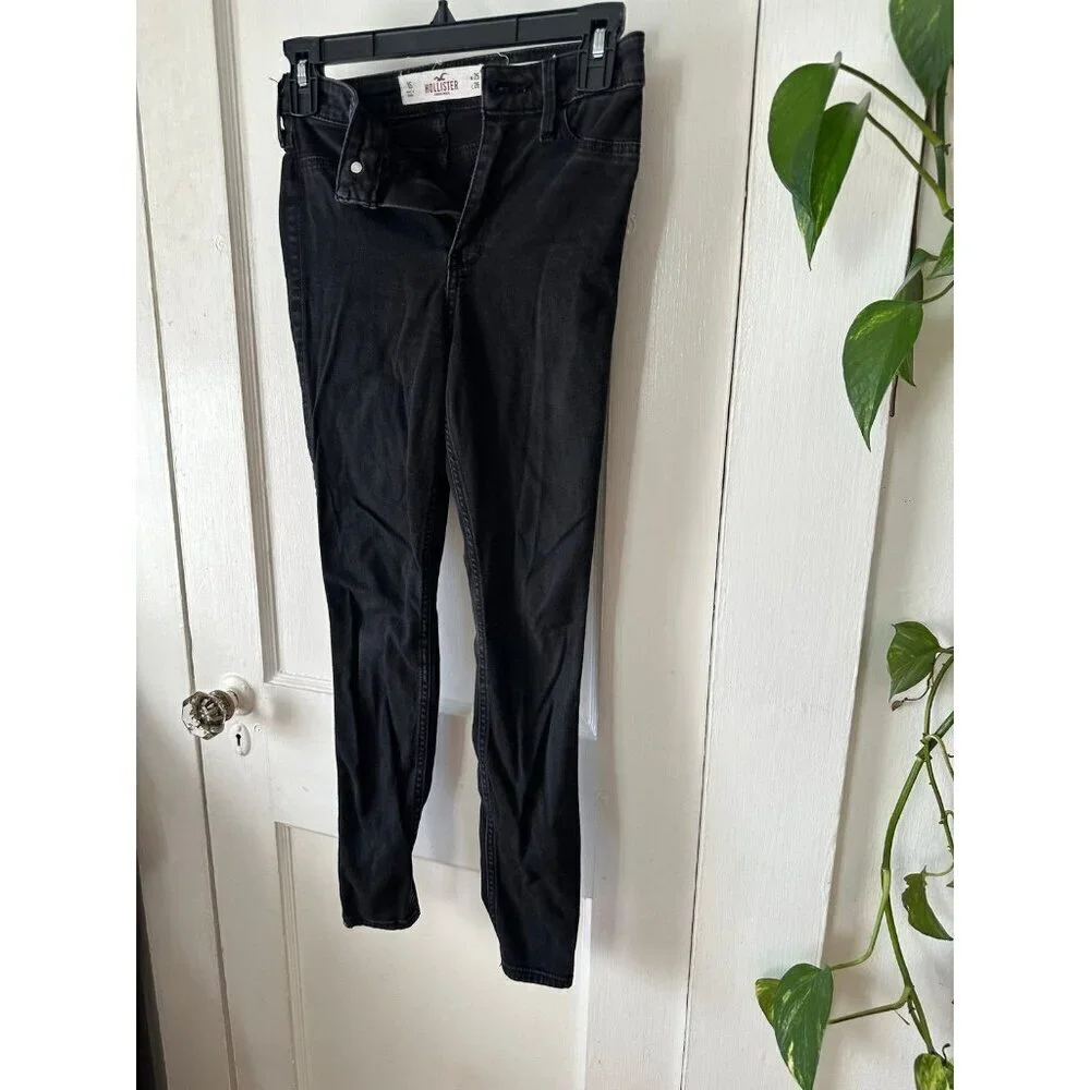 Hollister Women’s size 1s black jeans